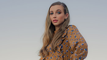 Emma Chamberlain, Evolution, The New York Times HD wallpaper