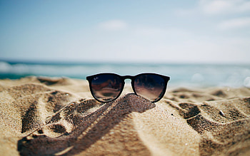 sunglasses on the sand, beach, summer, vacation concepts, summer travel, sunglasses HD wallpaper