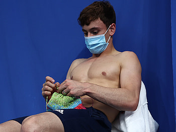 Tom Daley, British Olympic diver, Gold medalist, Online knitting shop HD wallpaper