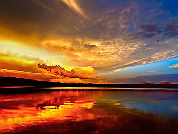 Beautiful Sunset, blue, colorful, wonderful, reflection, amazing, water, sun, ocean, sunset, sunshine, beautiful, orange, yellow, cool, clouds, sky, clear HD wallpaper