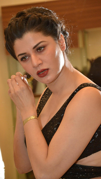 Kainaat Arora, bollywood actress, model HD phone wallpaper
