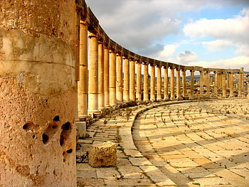 Plaza in Jarash, Jordon, row, sky, pilars, tan HD wallpaper