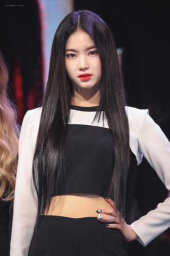 STAYC, K-pop, Music, Isa HD phone wallpaper