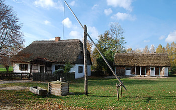 Courtyard with Well, old, courtyard, fence, houses, well HD wallpaper