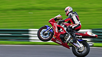Yamaha YZF-R1, Stunts HD wallpaper
