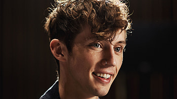 Troye Sivan , High-quality , Visual styles, Home screen customization HD wallpaper