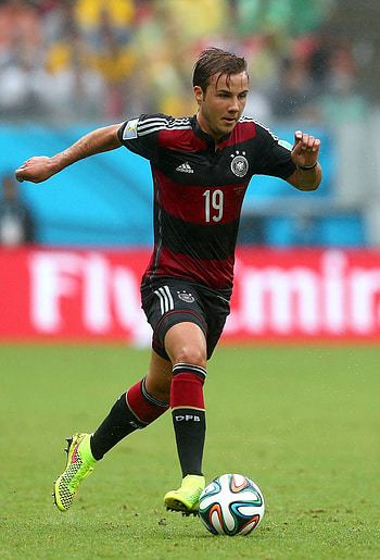 Mario Gotze, Footballer hunk, Sports icon, Athlete style HD phone wallpaper