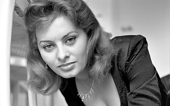 Sophia Loren, Iconic beauty, Movie star, Hollywood legend HD wallpaper
