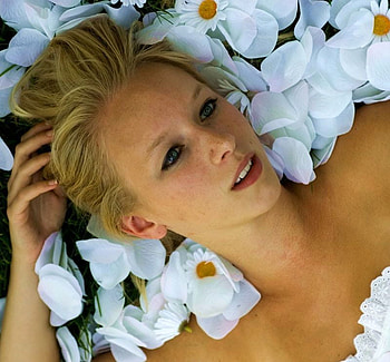 WHITE DREAM.., white, soft, nature, flowers, woman, dream HD wallpaper