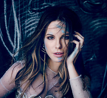 Kate Beckinsale, blue, face, girl, actress, woman, beauty, hand HD wallpaper