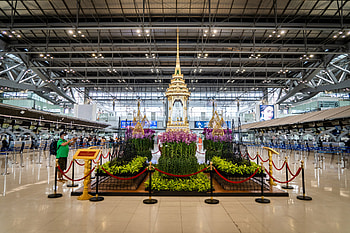 Man arrested rampage, Bangkok Airport, CNN Travel HD wallpaper