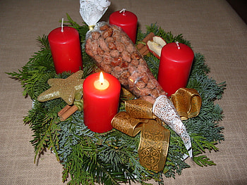 Christmas Arrangement for my Friend Pufulete, gold decoration, pine, christmas arrangement, four candles, beautiful, one burning, nuts candy HD wallpaper