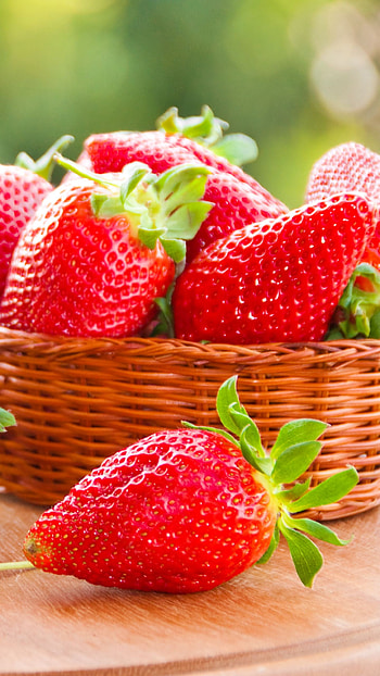resolution, Strawberry delight, Fruity backgrounds, Crisp visuals HD phone wallpaper