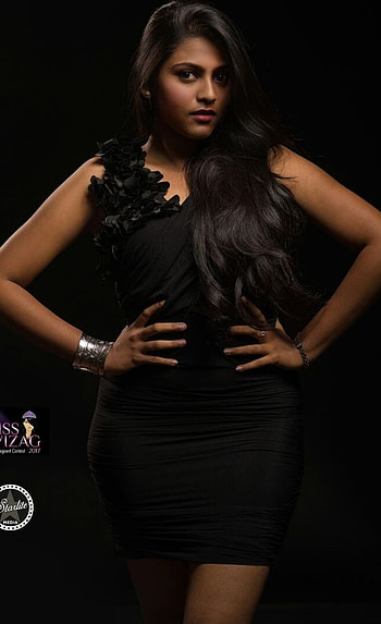 Praneetha Patnaik, head, hair HD phone wallpaper