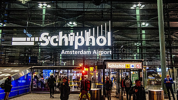 Amsterdam-Schiphol Airport, False hijacking alarm, Chaos, New York Times HD wallpaper