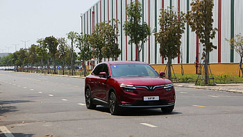 VinFast VF8 prototype, Impressive test drive, Global anticipation, Unmatched performance HD wallpaper