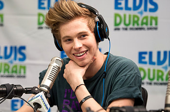 Luke Hemmings HD wallpaper