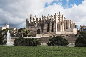 Visit Mallorca in 3 days, Belgian and French guide HD wallpaper