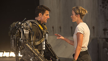 Edge of Tomorrow, Intense battle sequences, Mysterious alien invaders, Tom Cruise in action HD wallpaper