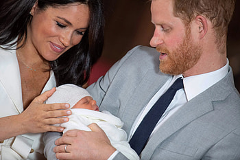 Archie Harrison Mountbatten Windsor, Prince Harry and Meghan Markle HD wallpaper
