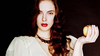 girl with apple, redlips, apple, girl, beauty HD wallpaper