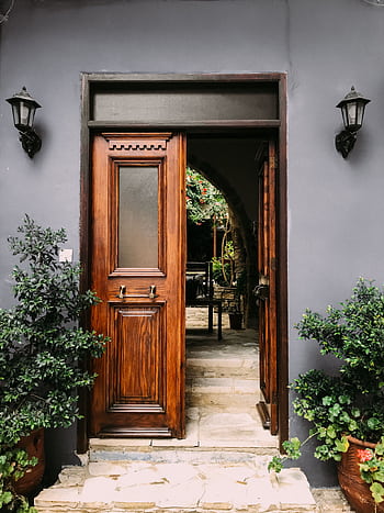Explore a rustic wooden doorway leading to a lush courtyard in Yukarı Lefkara, Cyprus. HD phone wallpaper