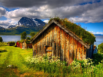 Wooden cabins near the river, wooden, blue, river, lakeshore, nice, eautiful, shore, cottages, house, grass, lake, mountain, cabin, summer, green, clouds, nature, sky, flowers, riverbank, lovely HD wallpaper