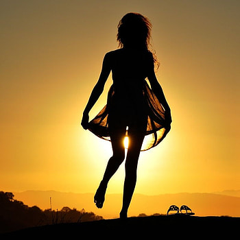 BABYDOLL TROUGH SUNLIGHT, girly, doll, shadow, woman, sillhuett HD wallpaper