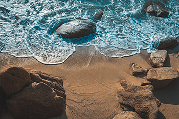Beach, rocks, soft waves HD wallpaper