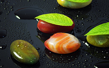 Droplets, stones, leaves HD wallpaper