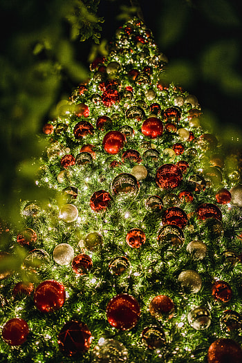Holidays, New Year, Decorations, Christmas, Christmas Tree, Garland, Balls, Garlands HD phone wallpaper