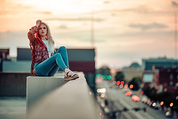 Blonde Girl Rooftop Depth Of Field, blonde, girls, model, depth-of-field HD wallpaper