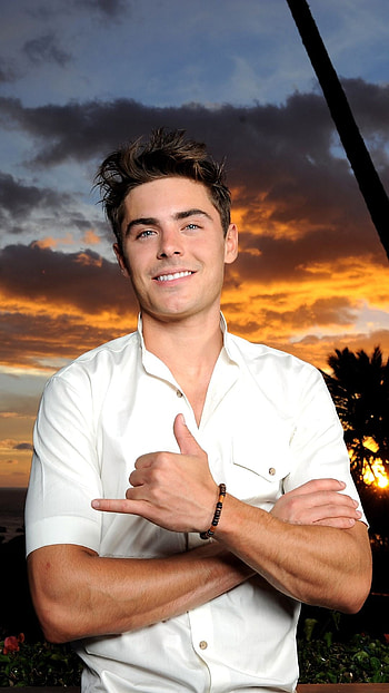 Zac Efron, Captivating smile, Handsome actor, Stunning HD phone wallpaper