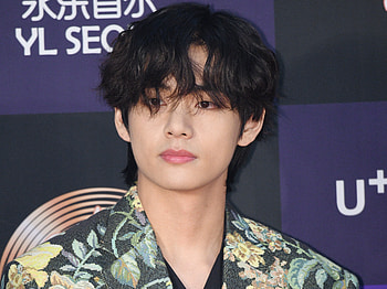 Kim Taehyung, bts, kpop HD wallpaper