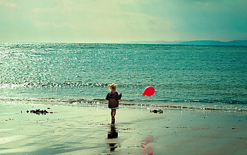 Sea, Shore, Bank, Miscellanea, Miscellaneous, Balloon, Girl, Stroll, Run Away, Run HD wallpaper