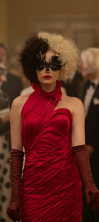 Cruella movie, Fashionably fierce, Iconic antagonist, Emma Stone HD phone wallpaper