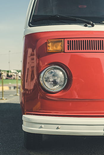 Close-up of a classic red Volkswagen van front view in Sharjah, UAE. HD phone wallpaper