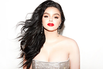 Ariel Winter, dark hair, red lips, 2018 HD wallpaper