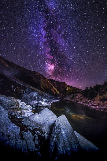 Starry sky, mountains, river, night HD phone wallpaper