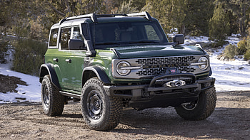 2022 Ford Bronco Everglades 2 Cars HD wallpaper