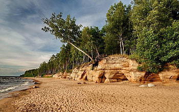 Coast of Latvia, sea, coast, Latvia, trees, rocks, beach HD wallpaper