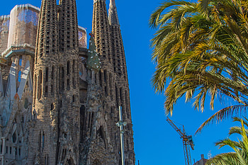 Sagrada Familia, Barcelona monument, Iconic cathedral, Tourist attraction HD wallpaper