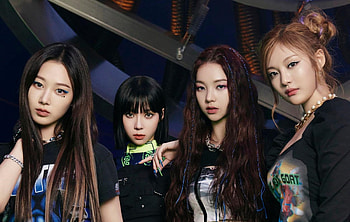 Aespa, K-pop group, Aespa at Macy's Thanksgiving Day Parade HD wallpaper