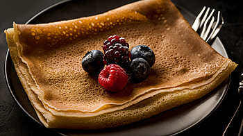 Exquisite Crêpe Delight: A Ultra for Food Lovers, crêpe, berry, dessert, food, breakfast HD wallpaper