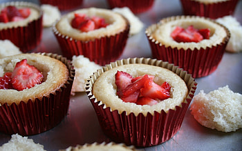 Strawberry Muffins, strawberry, delicious, desert, cupcake, food, muffins HD wallpaper
