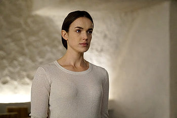 Jemma Simmons In Agents Of Shield, jemma-simmons, agents-of-shield, tv-shows, marvel HD wallpaper