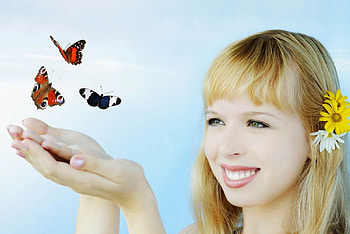 Lovely Friends, butterflies, blonde, smile, happy, beautiful, girl, friends HD wallpaper