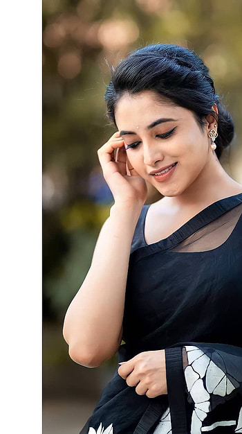 Priyanka mohan, telugu actress, saree beauty, gorgeous HD phone wallpaper