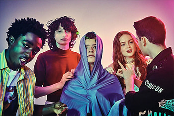 Stranger Things, Season 3 cast, Intriguing storylines, Supernatural phenomena HD wallpaper