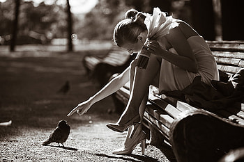 DIALOGUE, bw, moments, graphy, woman HD wallpaper